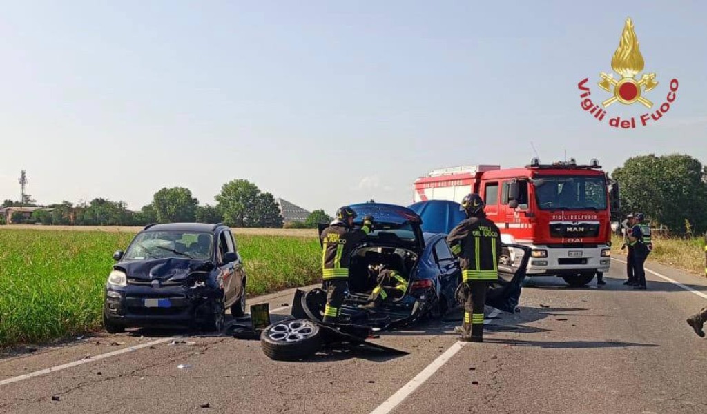 Schianto In Tangenziale Est Tra Tre Auto E Un Furgone 10 Coinvolti