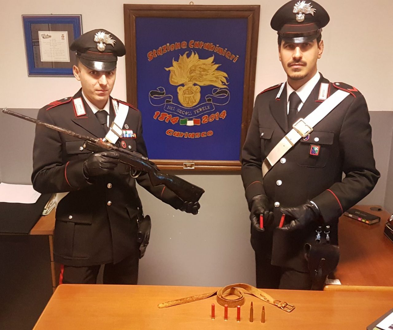 Parte un colpo per sbaglio si ferisce con arma illegale
