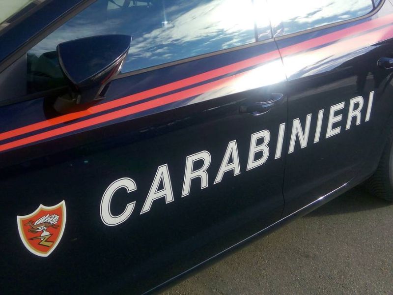 Mortara coltello illegale in auto