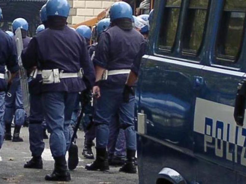 Destra e sinistra scontro a Pavia