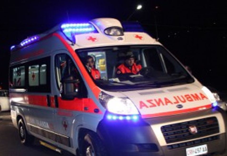 Incidente stradale, rissa e intossicazione etilica SIRENE DI NOTTE