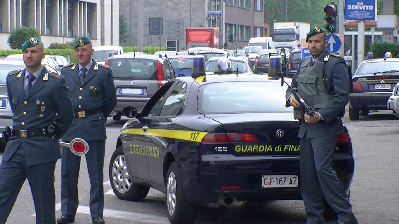 Finanziere arrestato a Pavia dai colleghi ammette tutto