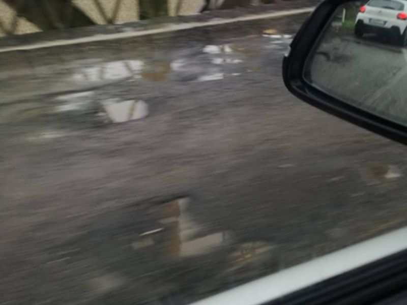 Ponte della Becca manto stradale in condizioni disastrose VIDEO