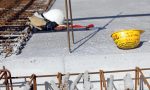 Incidente sul lavoro cade dalla cisterna, è grave