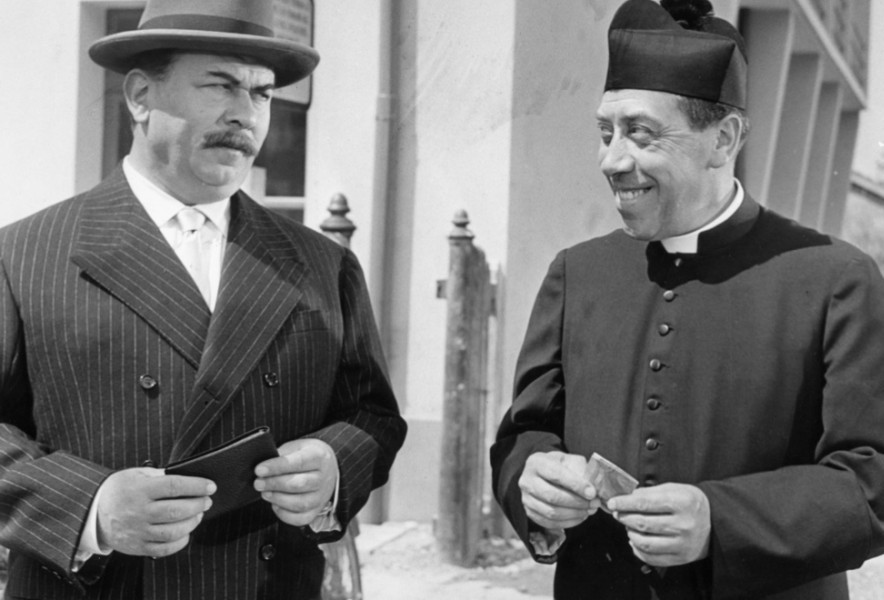 Prete “fannullone” querelle lombarda in salsa “Don Camillo e Peppone”