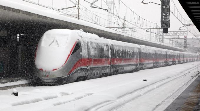 Circolazione treni disagi per i pendolari tra ritardi e soppressioni