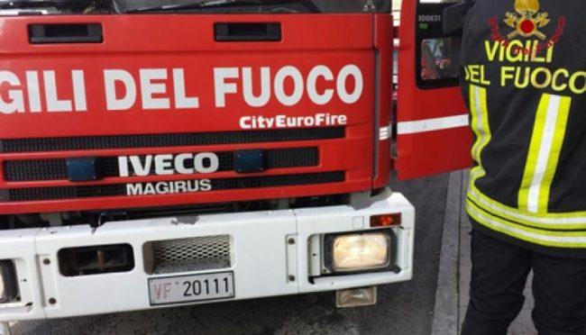 Incendio a Sartirana Lomellina, le fiamme invadono una villetta