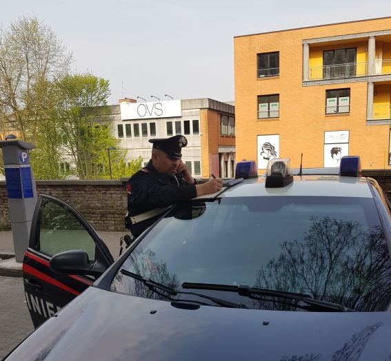 Furto all’OVS aggredisce il personale