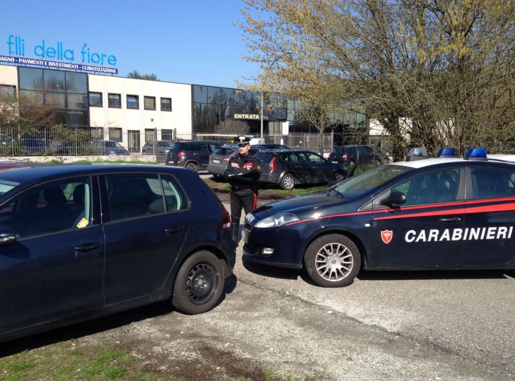 Tentano di rubare auto due arrestati