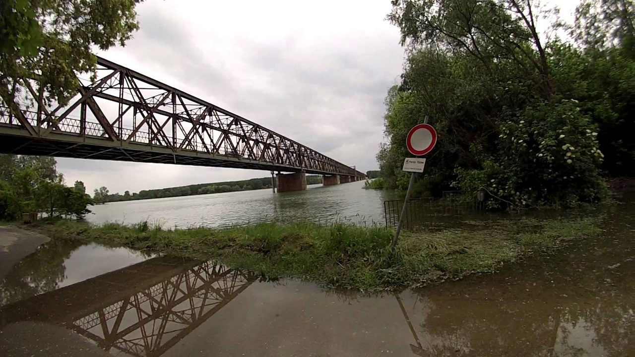 Pioggia incessante: i livelli dei fiumi crescono in tutta la Bassa lombarda