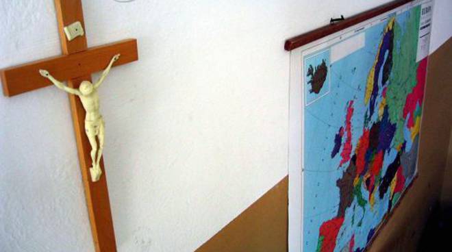 Vescovo di Vercelli “rifiutato” dalle scuole?