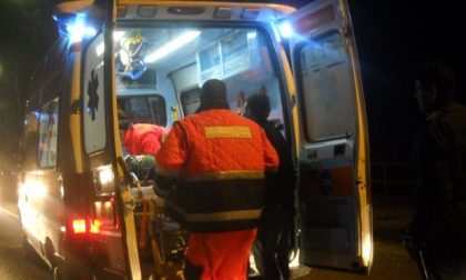 Auto ribaltata, 4 giovani in ospedale SIRENE DI NOTTE