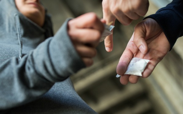 Spacciatori minorenni all’autostazione, denunciati