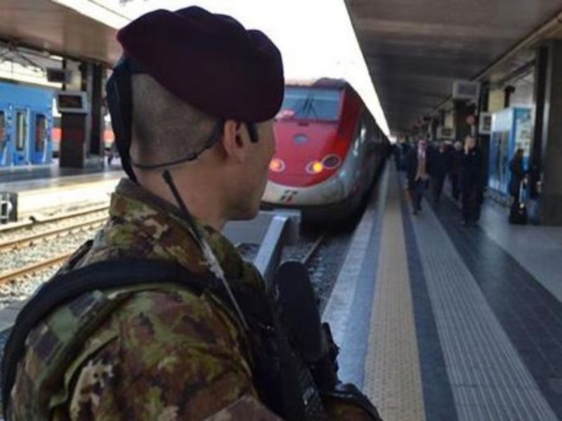 Violenza sui treni | anche il governatore Fontana pensa ai militari a bordo