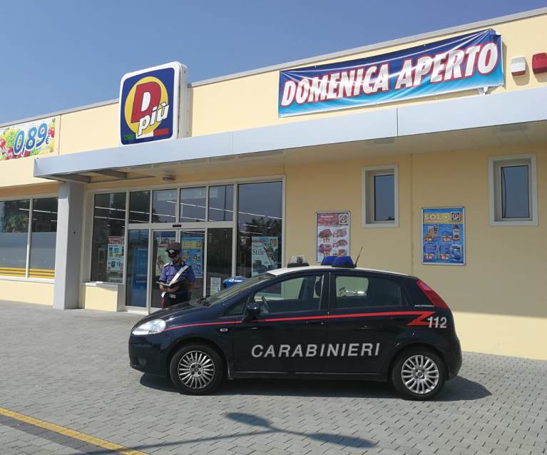 Furto al supermercato, denunciata dipendente