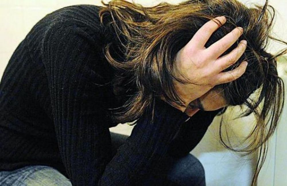 Insulti e minacce di morte alla convivente, arrestato