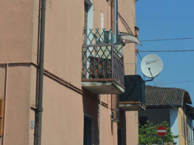 Sonnambulo cade dal balcone a 16 anni