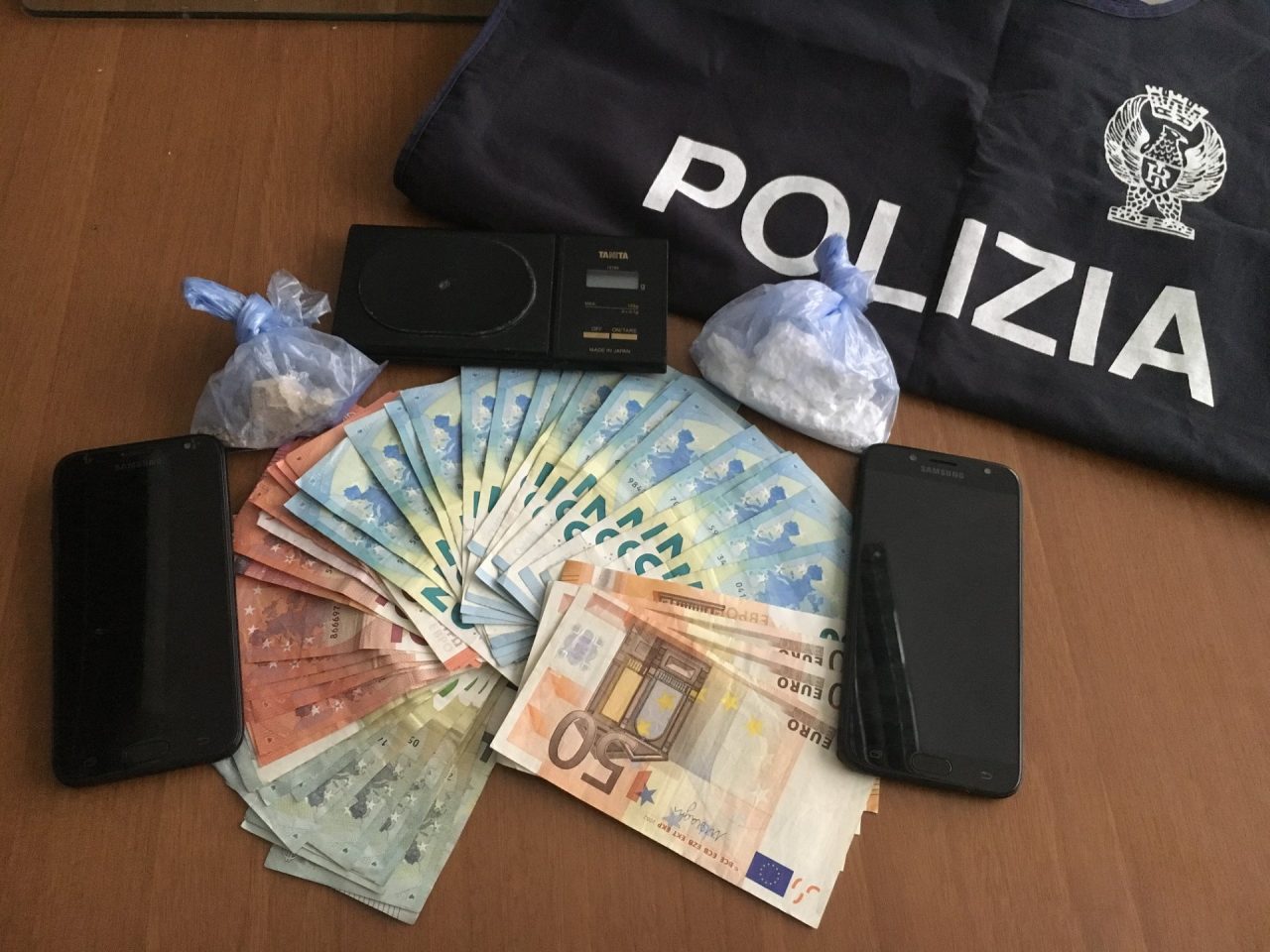 Spacciavano ai ragazzini eroina e cocaina arrestati due magrebini