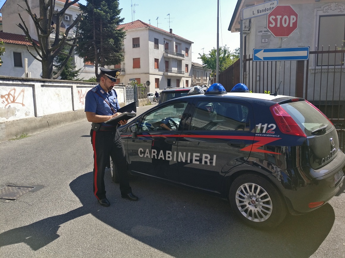 Rapina una 80enne e aggredisce un 16enne, denunciato
