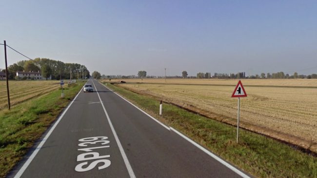 Incidente mortale: uomo sbalzato fuori dalla macchina muore sul colpo