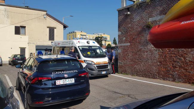 Morto il ciclista caduto nel Naviglio
