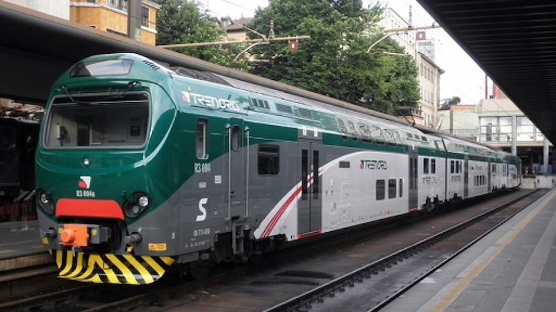 Troppi disagi per i pendolari: arriva esposto contro Trenord