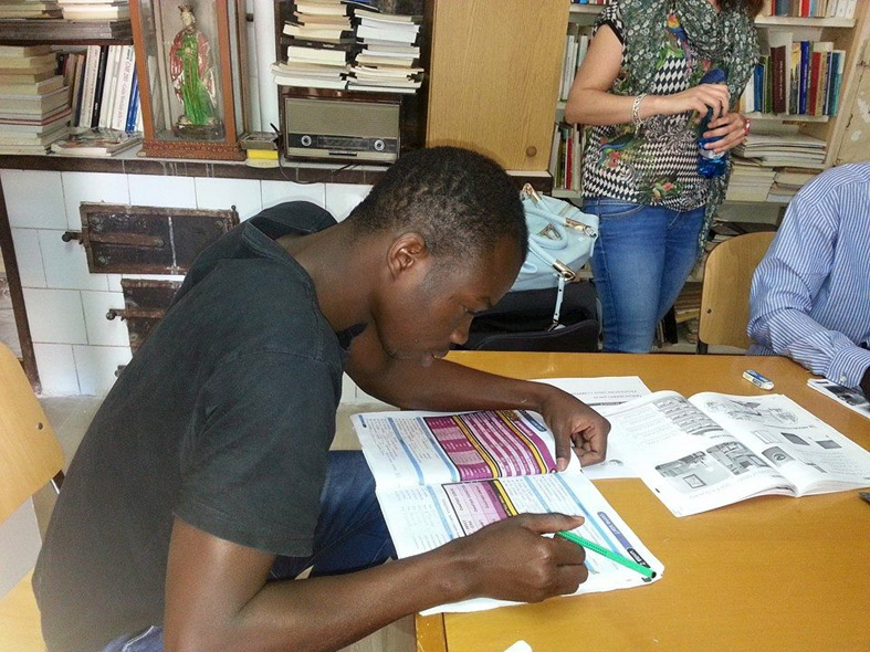 Insulti razzisti e svastiche nella sede migranti