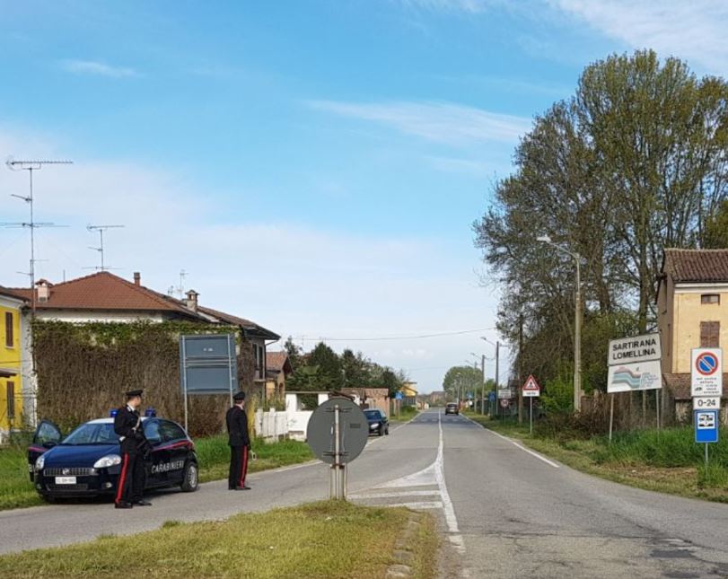 Senza cintura di sicurezza: “Ho cose più importanti da fare” e deride i Carabinieri