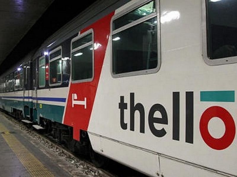 Rissa sul treno a colpi di taglierino per difendere una ragazza
