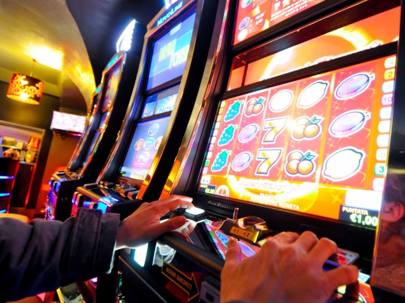 Minacciano titolare con un piede di porco, colpo da 4mila euro alla sala slot