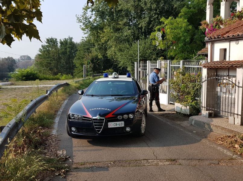 Furto in casa di un 71enne e lo mandano in ospedale