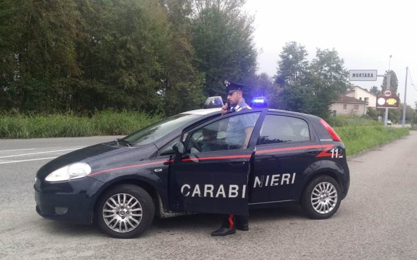 Calci e pugni a ragazzo di colore: “Non puoi permetterti quel monopattino elettrico”