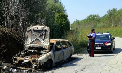 Brucia l’auto con l’intento di disfarsene, denunciato