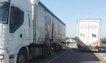 Incidente tra due tir, statale bloccata