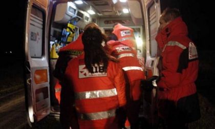 Fuori strada con l'auto, una 55enne in ospedale SIRENE DI NOTTE