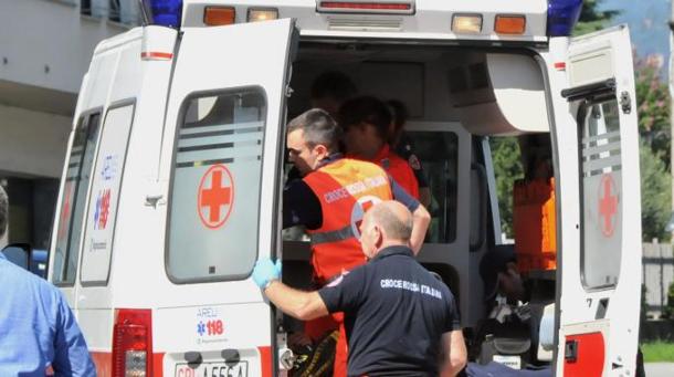 Investita da camion dell’immondizia, grave una 76enne