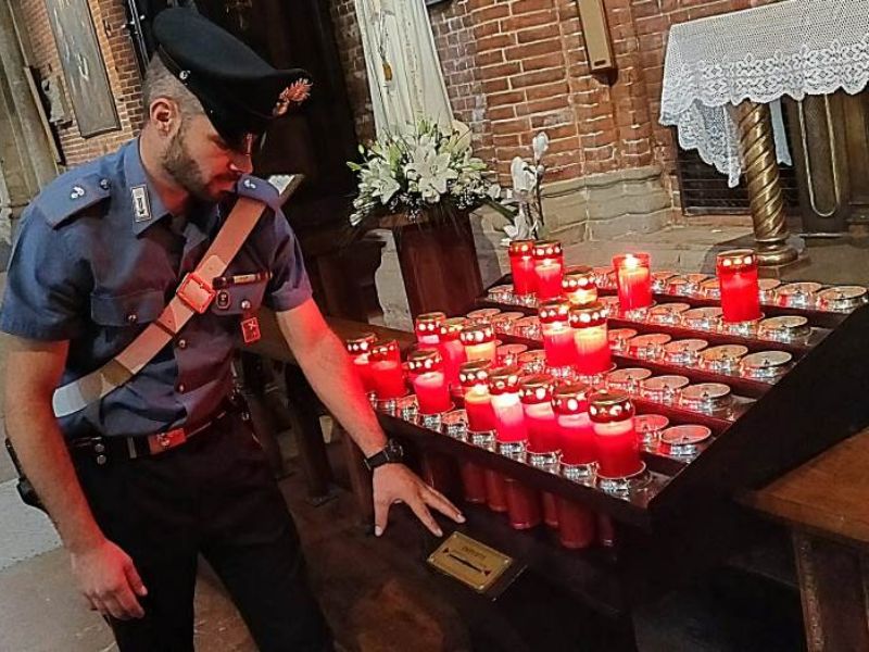 Ruba denaro dalla cassetta delle offerte in chiesa: denunciato