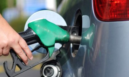 Aumento della benzina, rischio di sfondare i due euro al litro