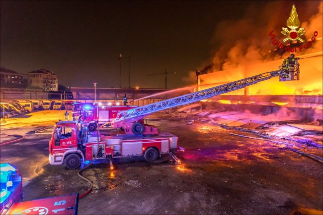 Incendio in una ditta di rifiuti: parla l’assessore Cattaneo