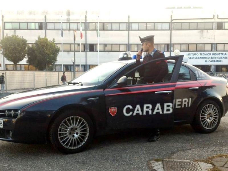 Controlli antidroga a scuola: arrestato spacciatore