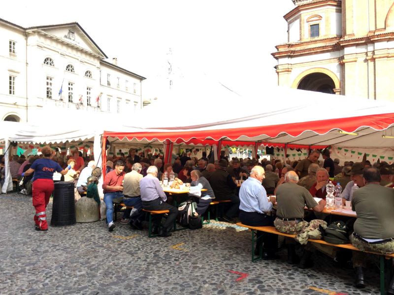 Castagne e Vin Brulè in piazza con la Croce Rossa