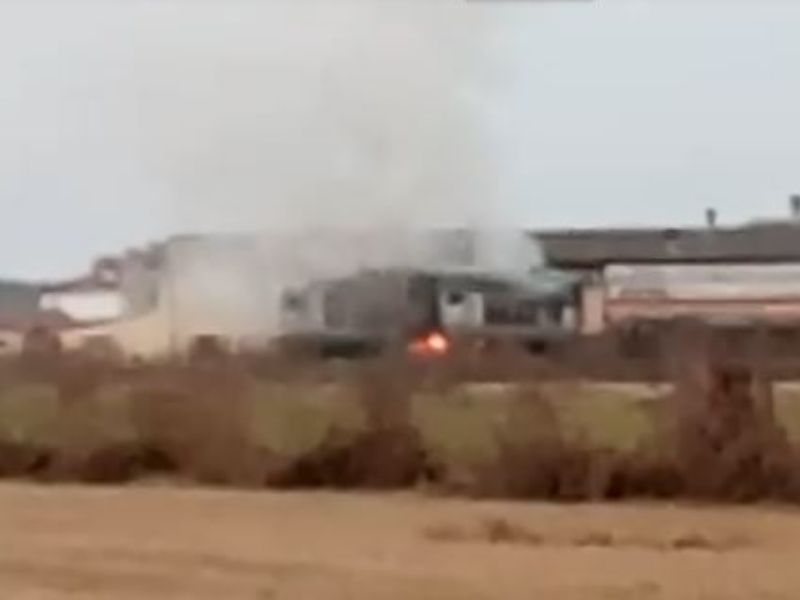 Treno merci carico di propilene prende fuoco in Lomellina VIDEO