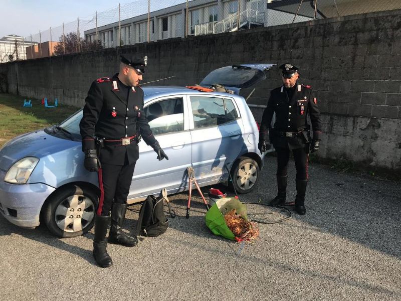 In auto con 10 chili di cavi di rame rubati: denunciati