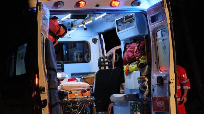 Fuori strada con l’auto, 61enne in ospedale SIRENE DI NOTTE
