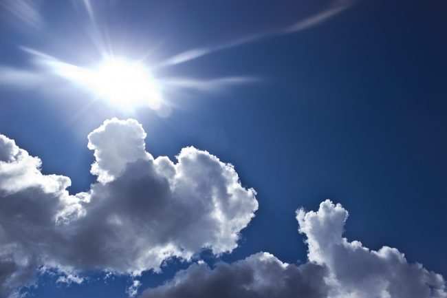 Meteo: domani torna il vento e il weekend sarà soleggiato