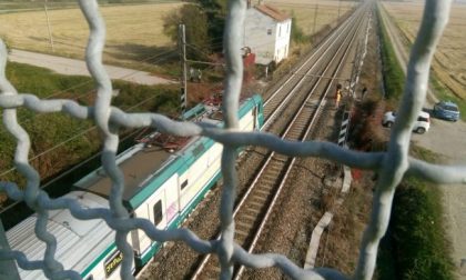 Migrante senza biglietto si butta dal treno e muore