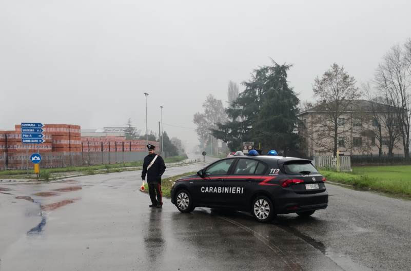 Ricercati per rapina aggravata, arrestati due rapinatori