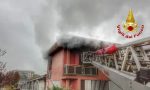 Palazzina prende fuoco, paura per un senzatetto FOTO