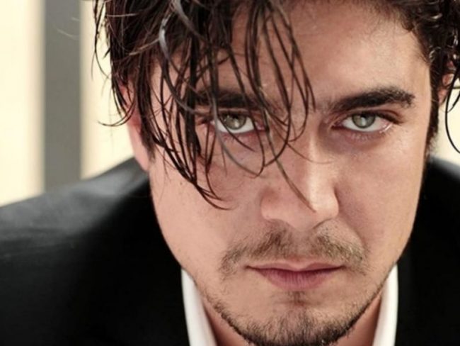 Scamarcio per le vie di Mede, cordialità con i cittadini