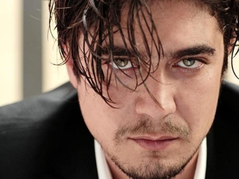 Riccardo Scamarcio in Lomellina per girare un film, si cercano comparse